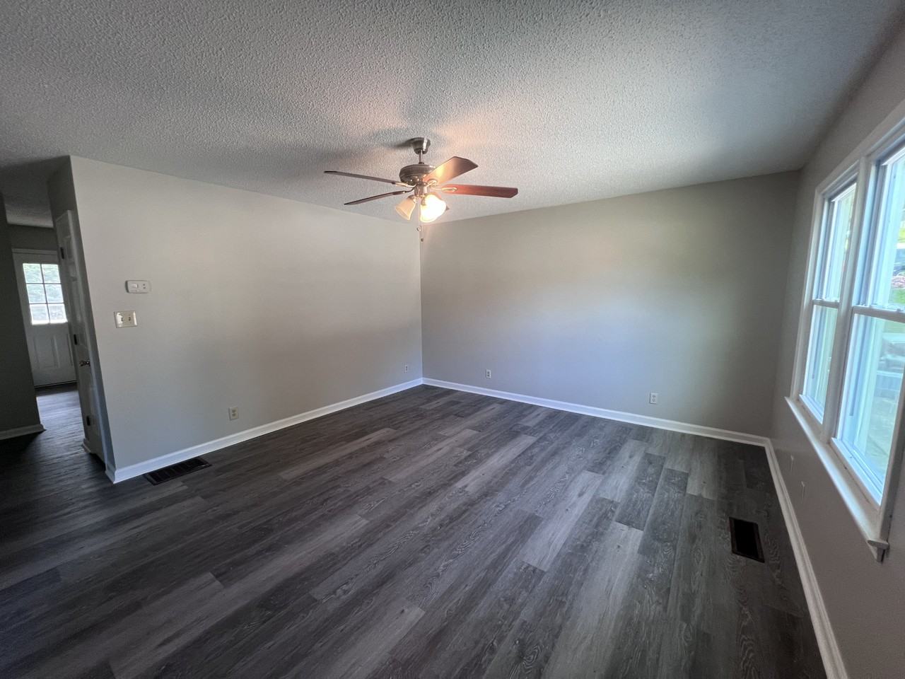 144 Colonial Dr - Photo 2 of 11