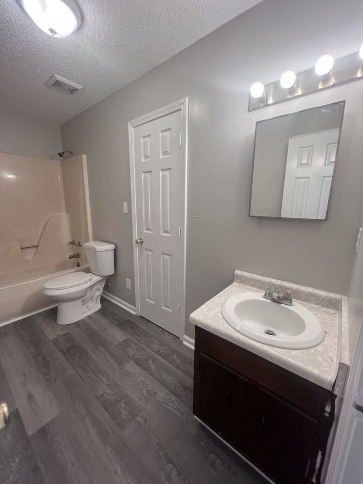 144 Colonial Dr - Photo 5 of 11