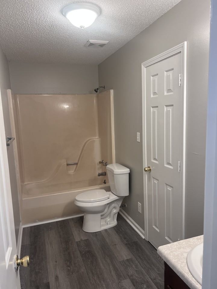 144 Colonial Dr - Photo 6 of 11