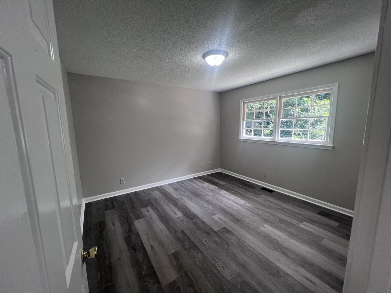 144 Colonial Dr - Photo 7 of 11