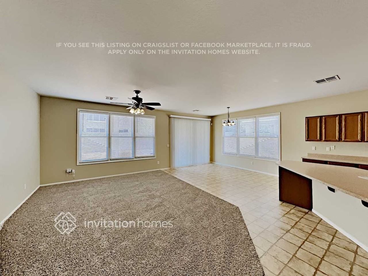 15120 W Mercer Ln - Photo 4 of 17