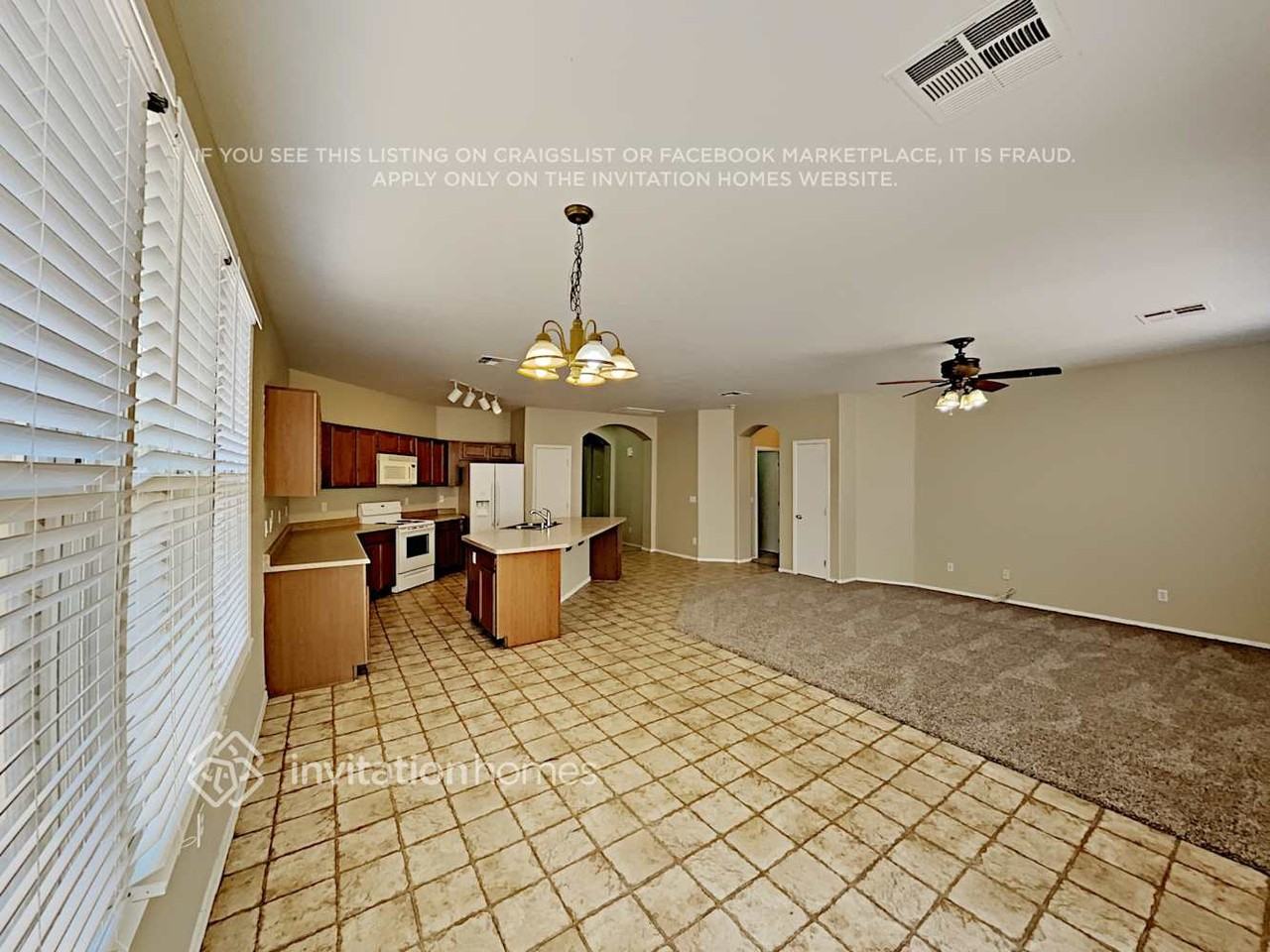 15120 W Mercer Ln - Photo 7 of 17