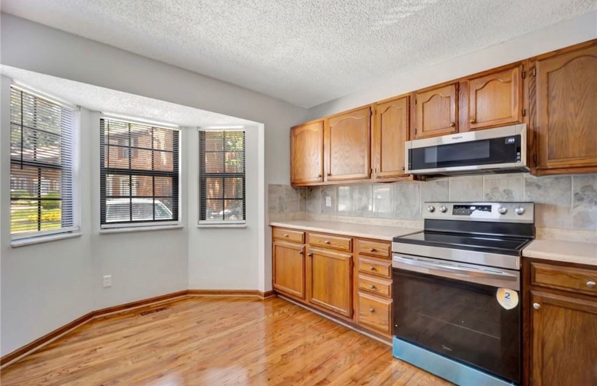 10667 Montgomery Rd #13 - Photo 5 of 14