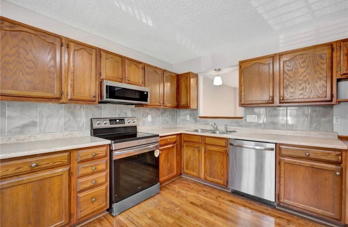 10667 Montgomery Rd #13 - Photo 6 of 14