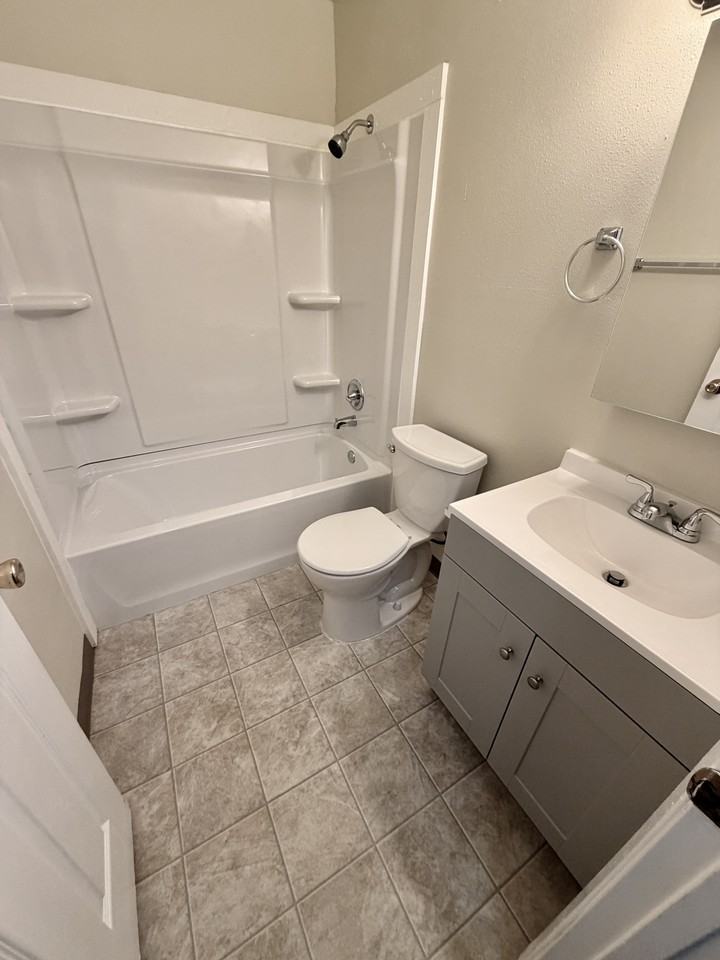 821 N Hoyt St #24-01 - Photo 4 of 10