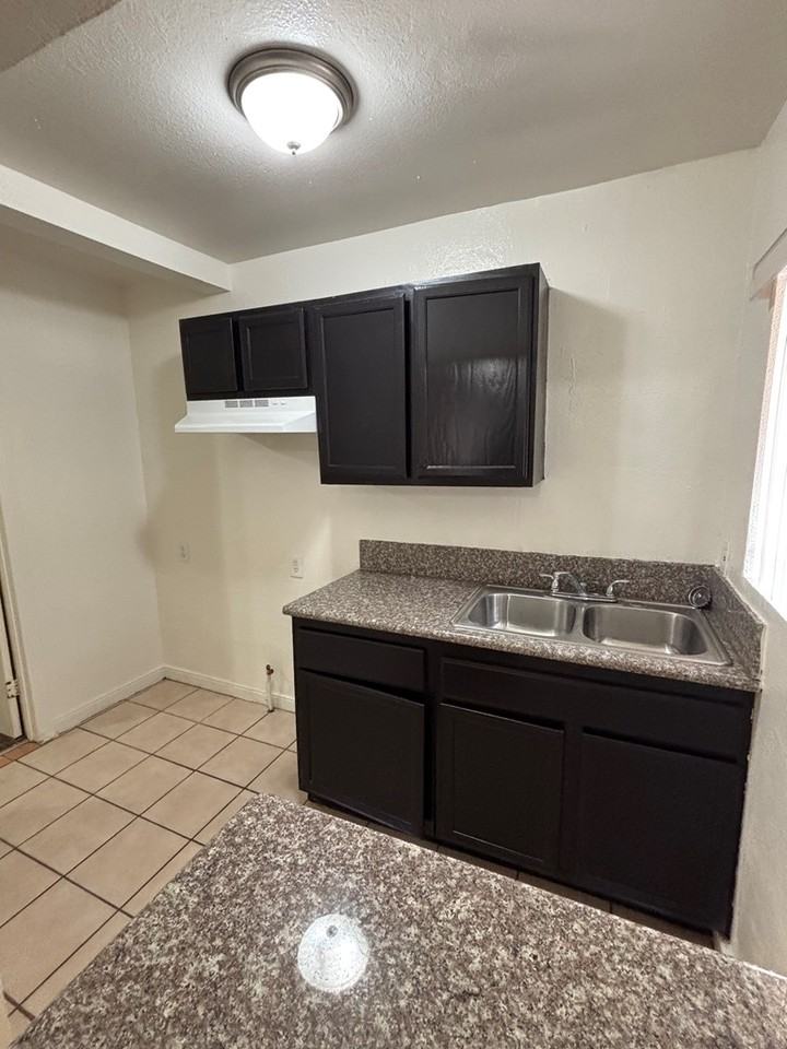 2935 1/2 Van Buren Place - Photo 5 of 13