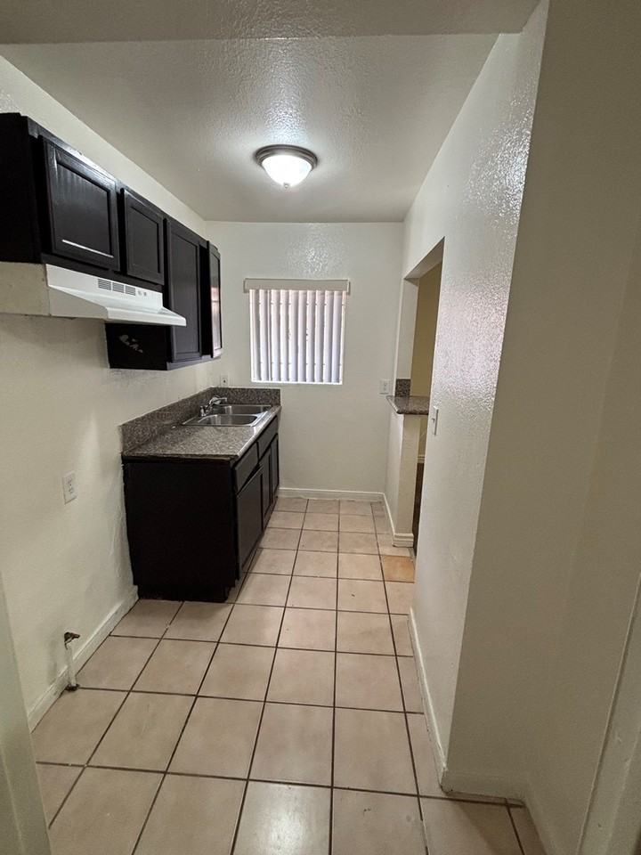 2935 1/2 Van Buren Place - Photo 6 of 13