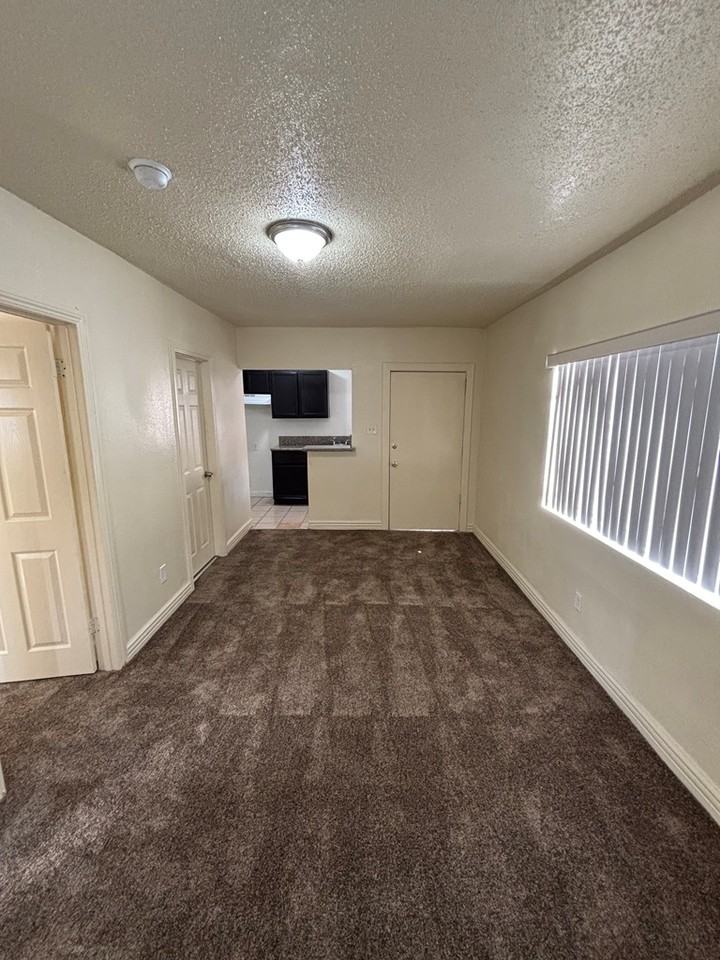 2935 1/2 Van Buren Place - Photo 4 of 13