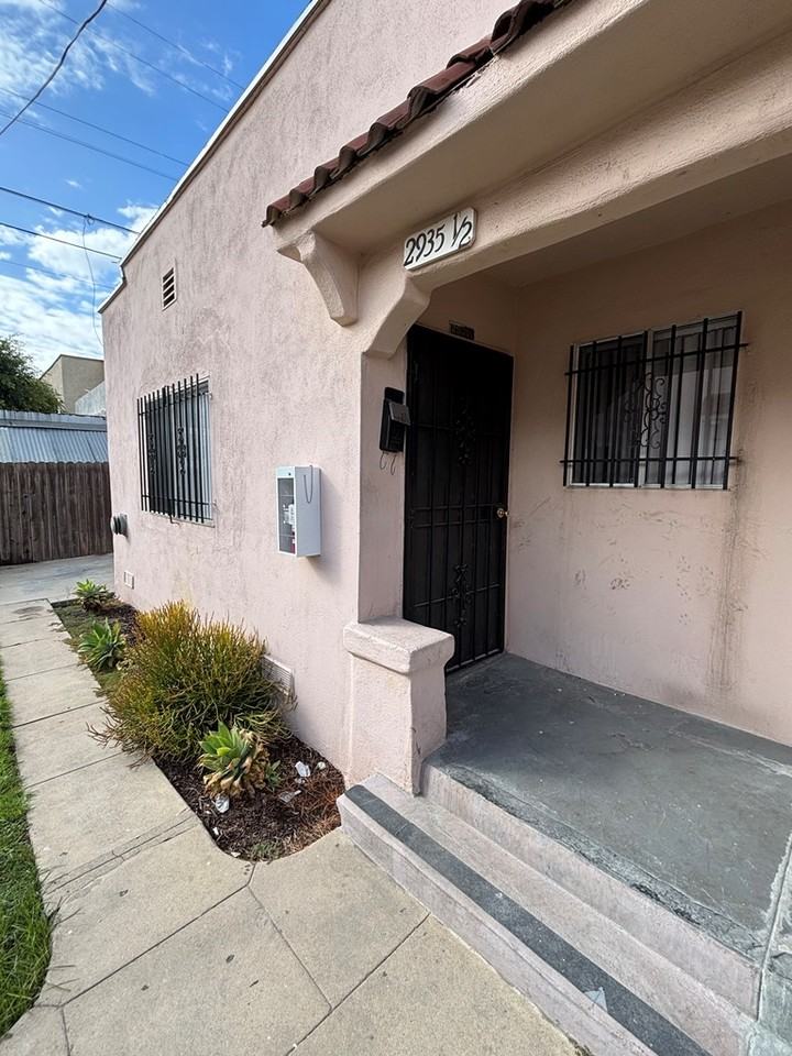 2935 1/2 Van Buren Place - Photo 2 of 13