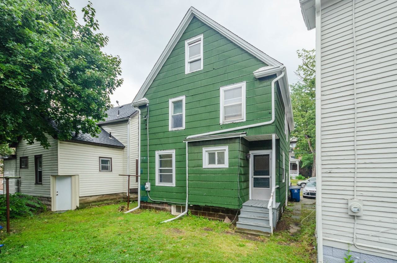 1356 Wilmot Ct #1 - Photo 4 of 35