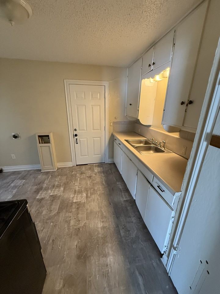 807 Evetts Rd #1 - Photo 4 of 12