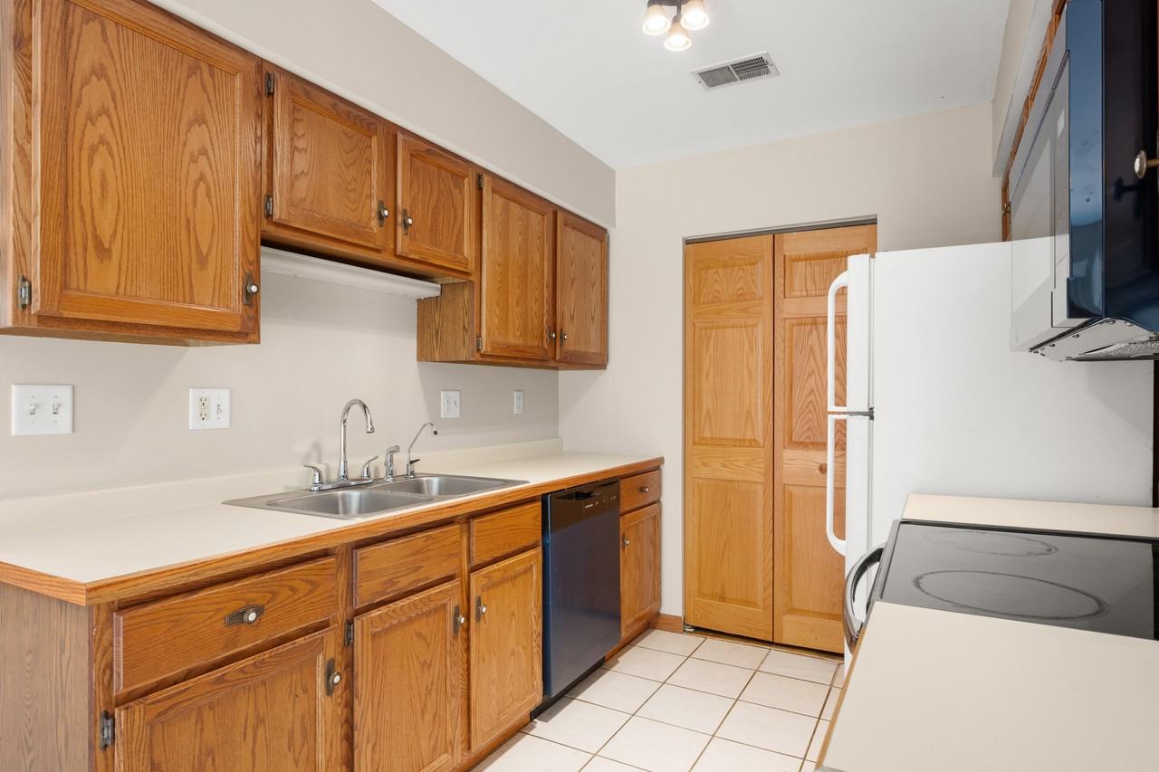 1833 Kerrybrook Ct #1 - Photo 6 of 17