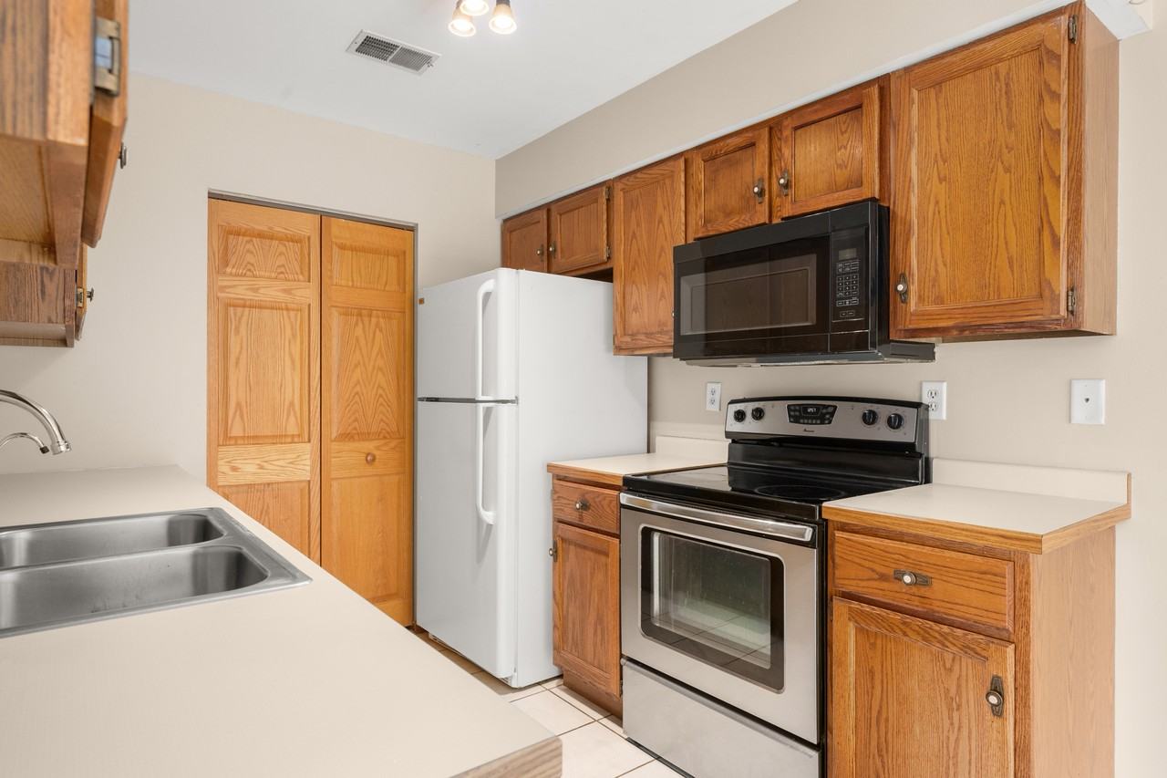 1833 Kerrybrook Ct #1 - Photo 7 of 17