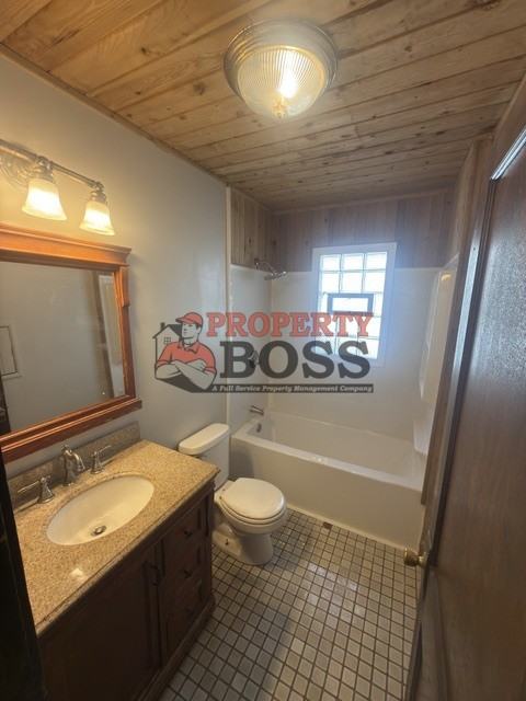 1943 Warwick Ave #1 - Photo 3 of 11