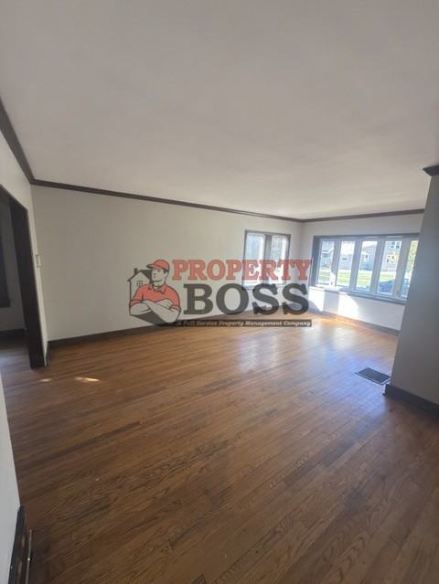 1943 Warwick Ave #1 - Photo 5 of 11