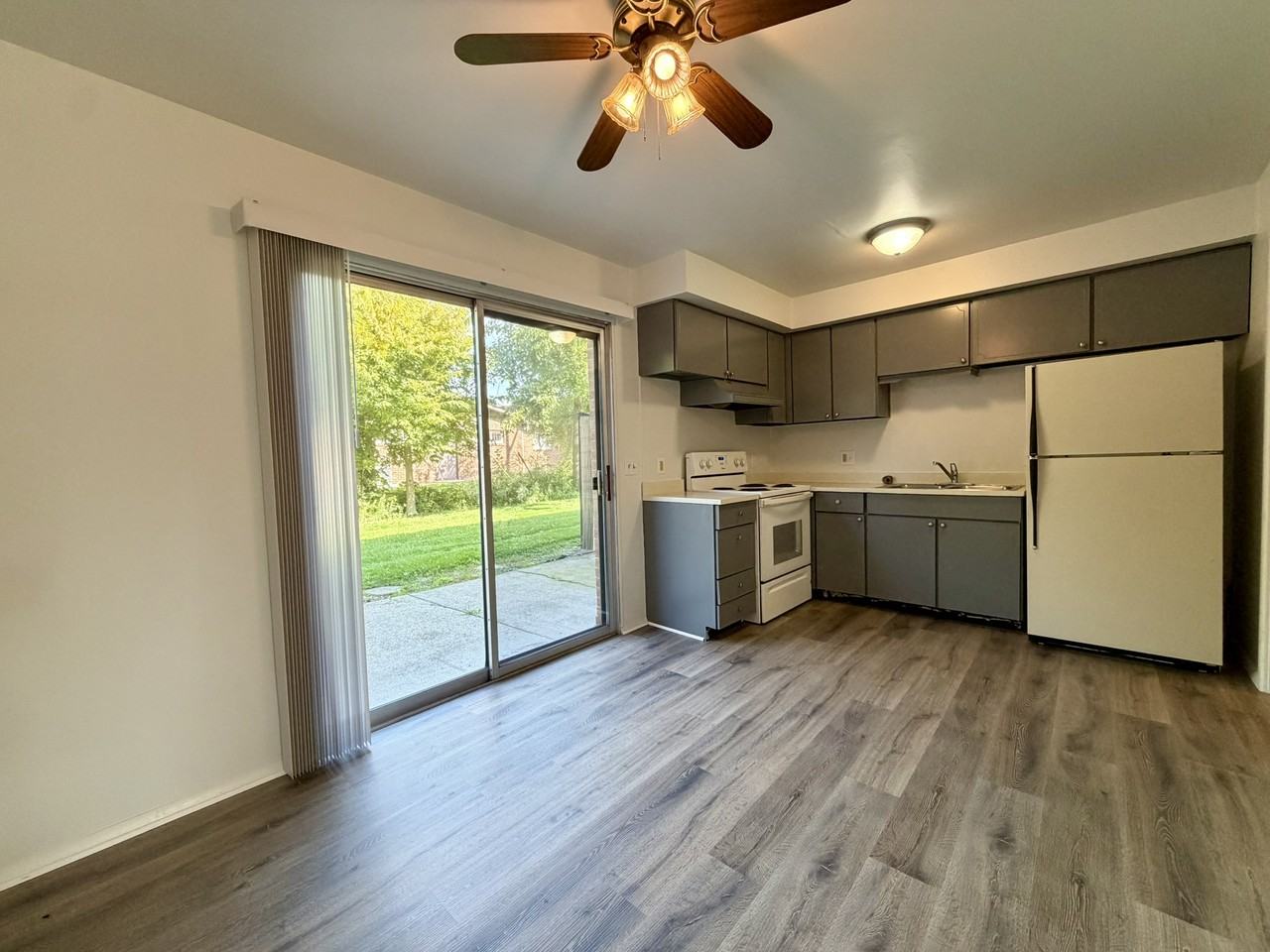 781 N Macomb St #781 - Photo 4 of 16