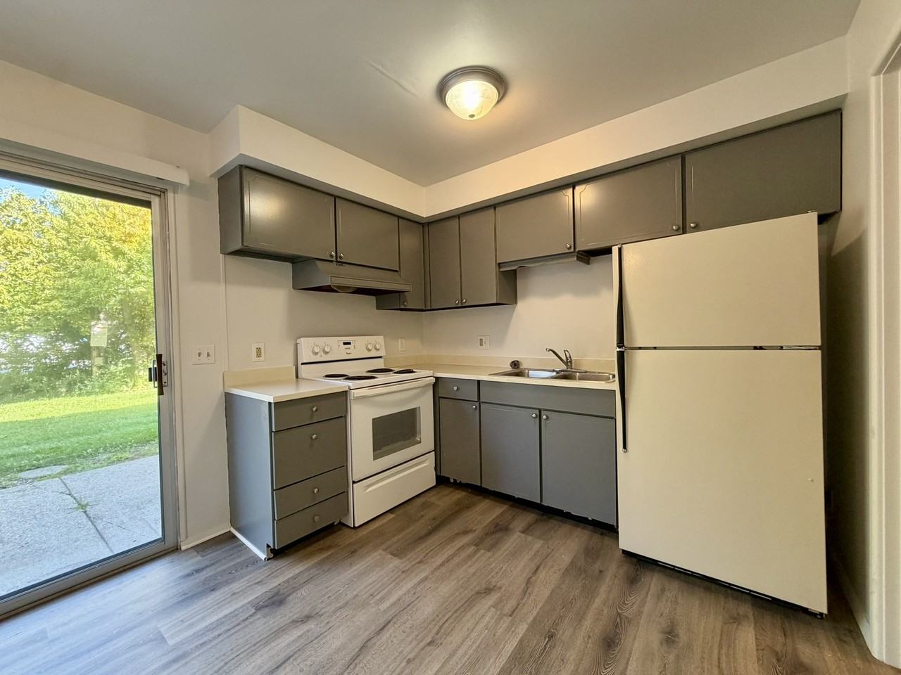 781 N Macomb St #781 - Photo 5 of 16