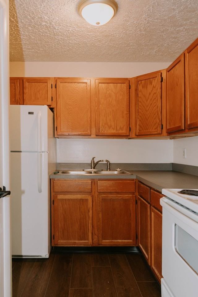 401 East Rd - 4 #4 - Photo 3 of 10