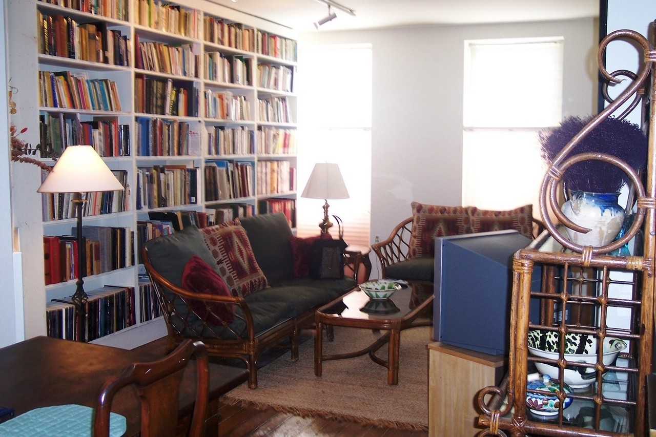 819 N Jackson St #1 - Photo 5 of 9
