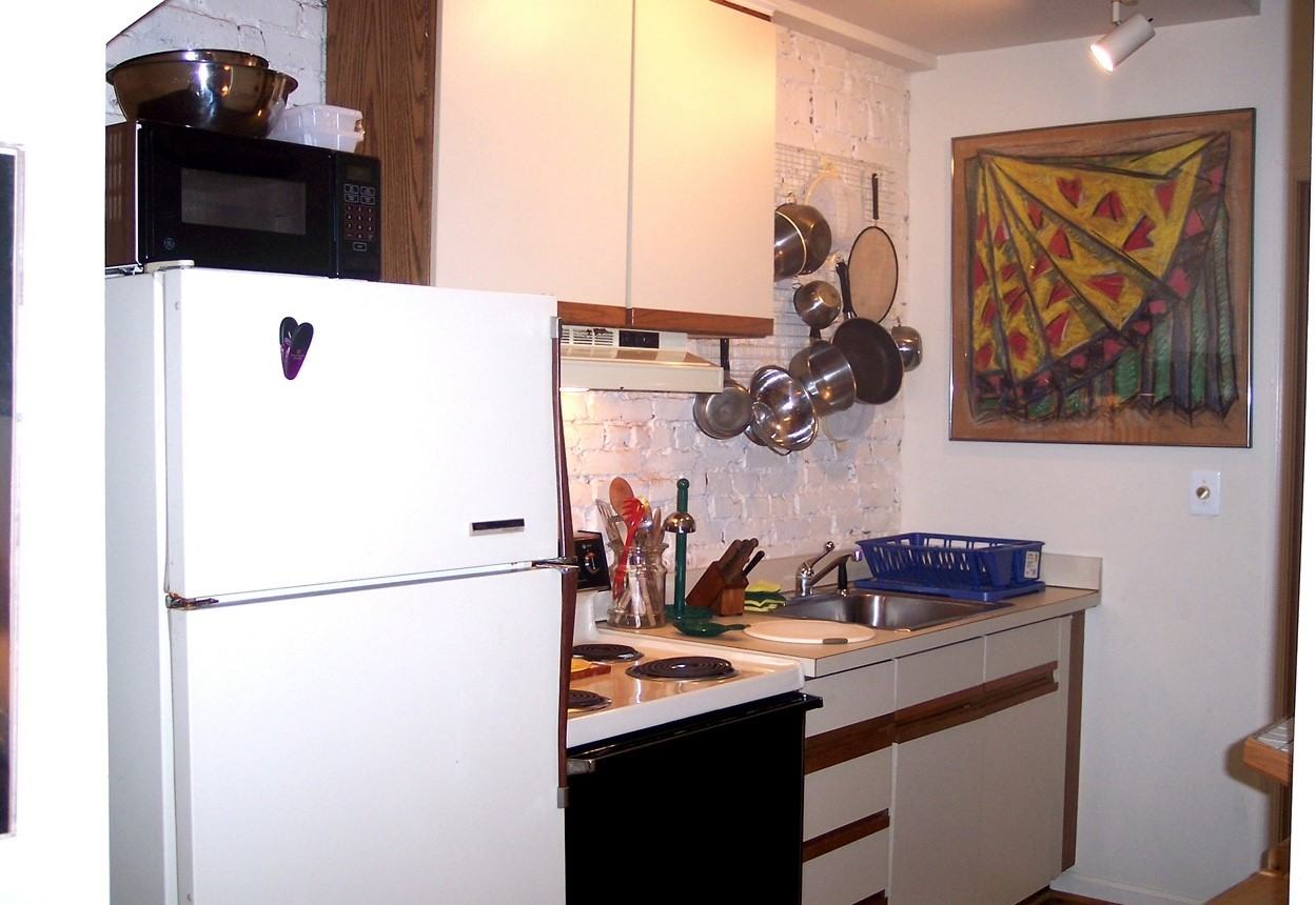 819 N Jackson St #1 - Photo 6 of 9