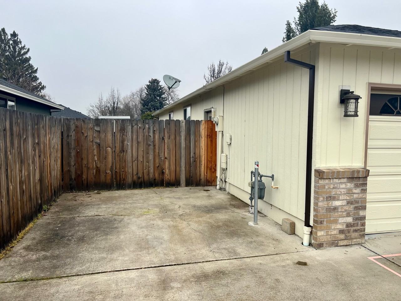 877 Westrop Dr #1 - Photo 3 of 31