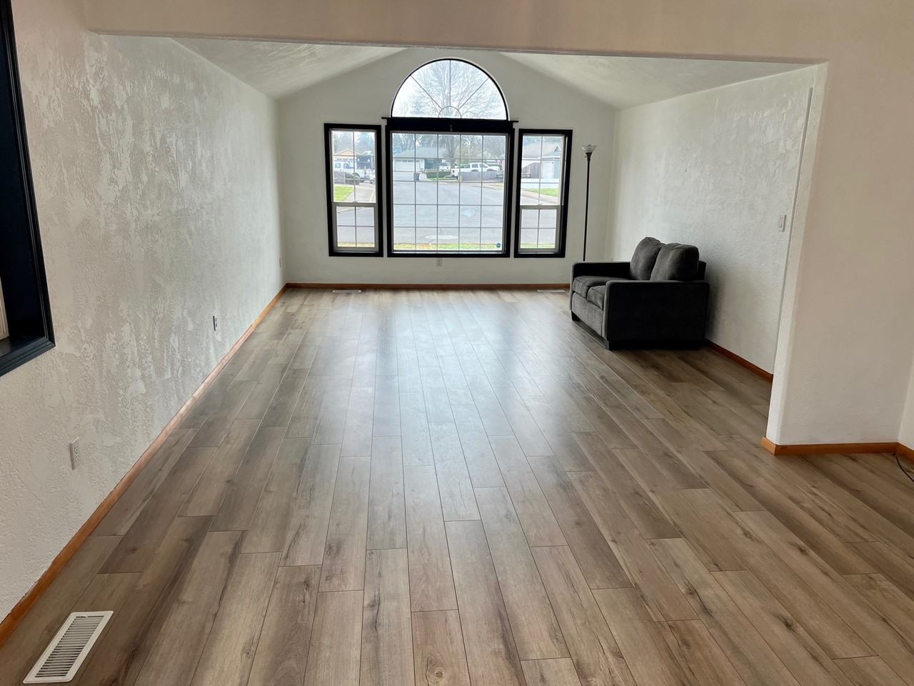 877 Westrop Dr #1 - Photo 5 of 31