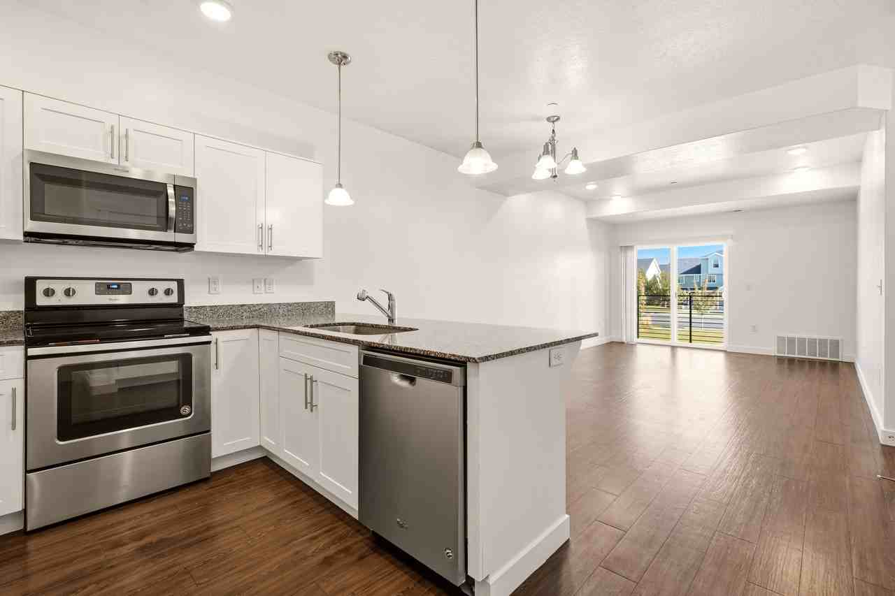 279 N 670 E Bldg 1 #107 - Photo 4 of 32