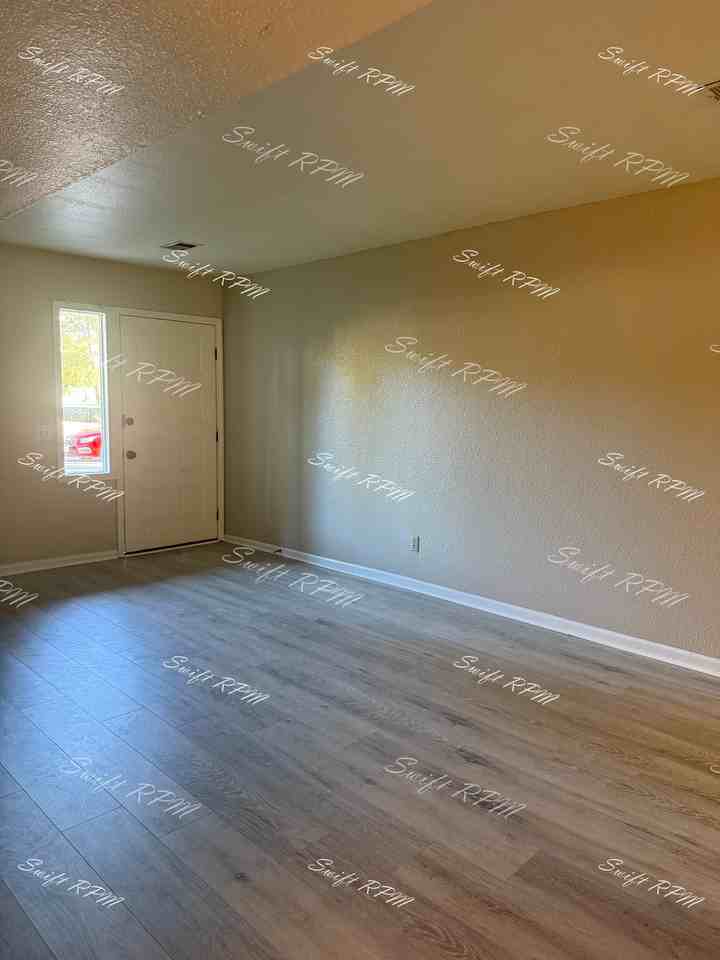 107 West Nichols Street- B - 1Unit B #1 - Photo 3 of 11