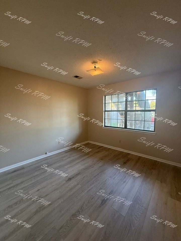 107 West Nichols Street- B - 1Unit B #1 - Photo 4 of 11