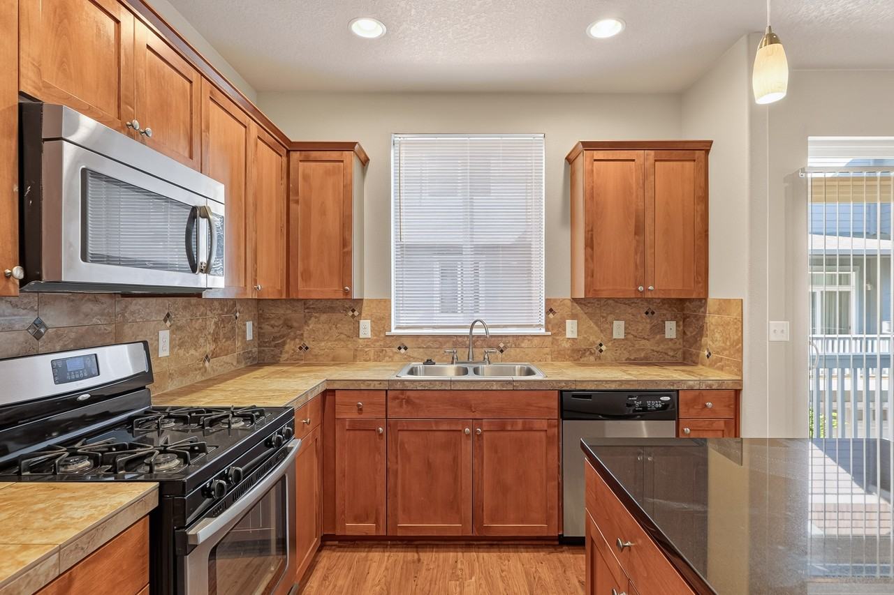 3119 Ne Weeping Willow Way #1 - Photo 3 of 21