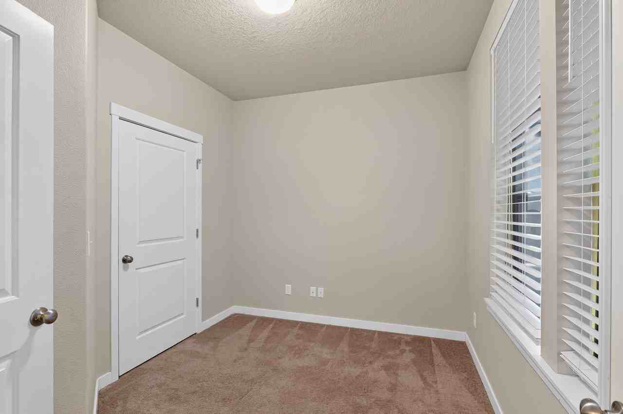 3119 Ne Weeping Willow Way #1 - Photo 7 of 21