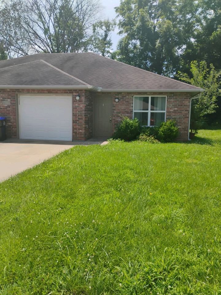 406 Blake Anthony Dr #B