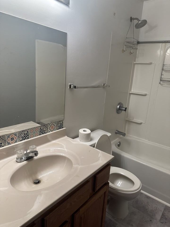 30 Cambridge Dr #7 - Photo 3 of 19