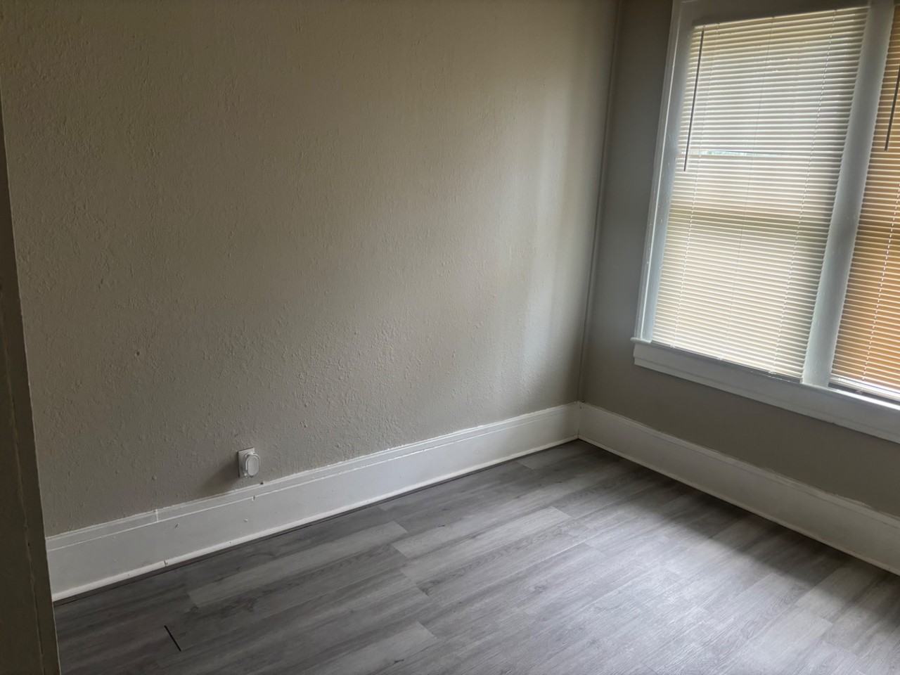 1747 Thelma St - Photo 4 of 18