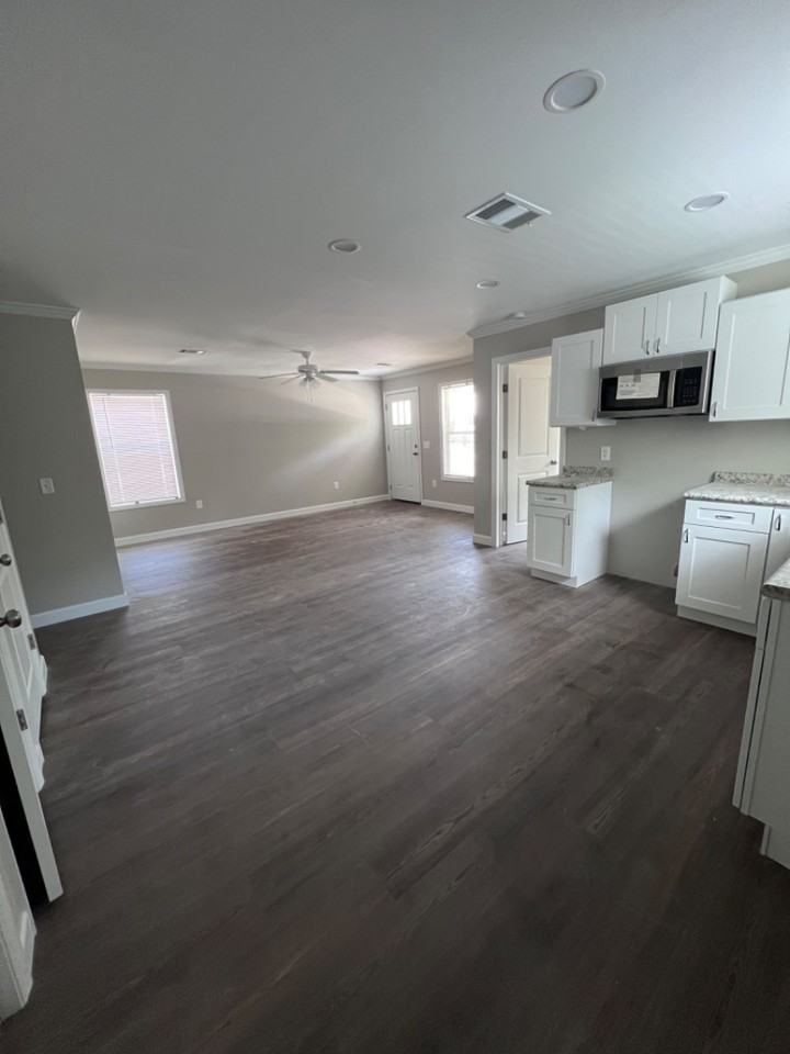 4563 Perry St - Photo 3 of 10