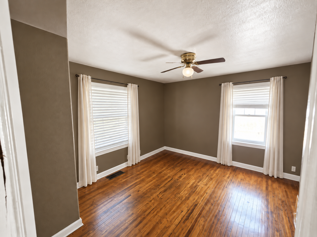 1928 S Euclid Ave #1 - Photo 3 of 9