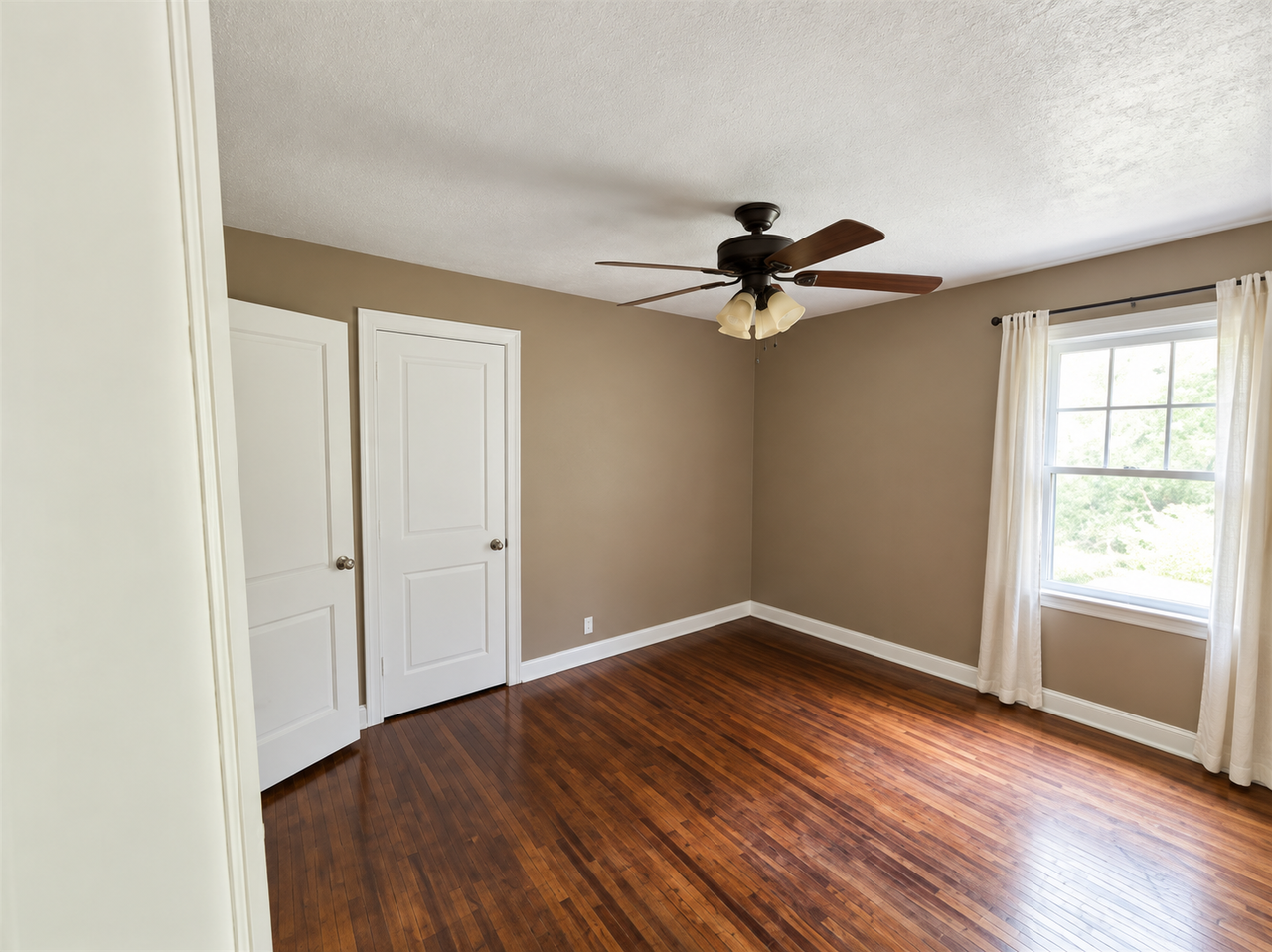 1928 S Euclid Ave #1 - Photo 5 of 9