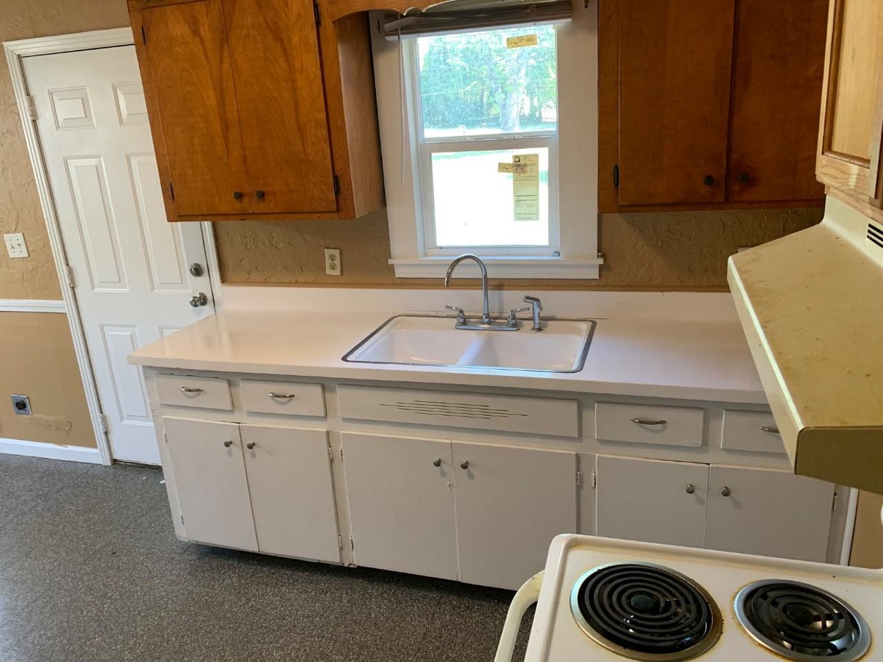 46 Sherwood Ln - Photo 4 of 11
