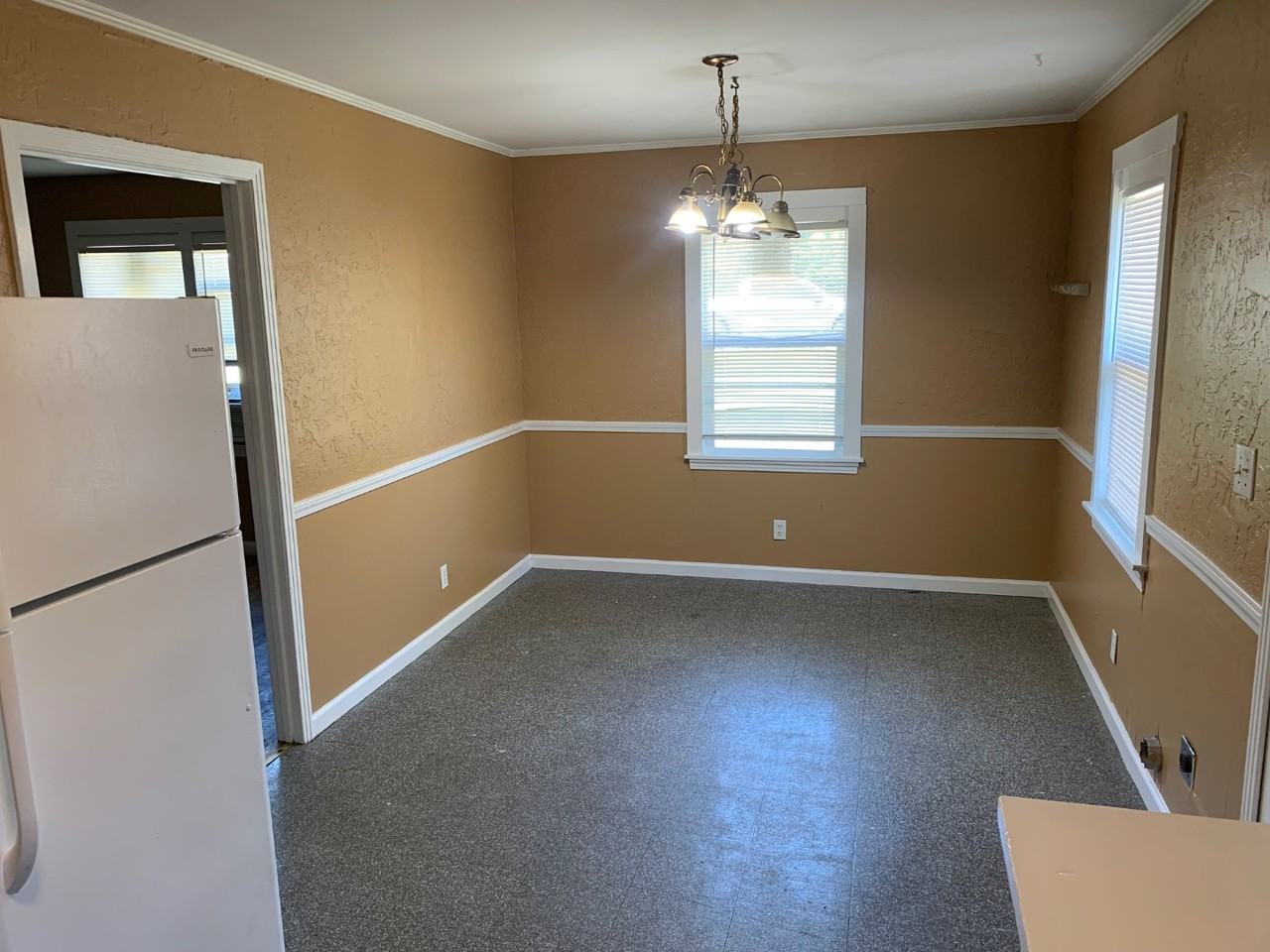 46 Sherwood Ln - Photo 5 of 11