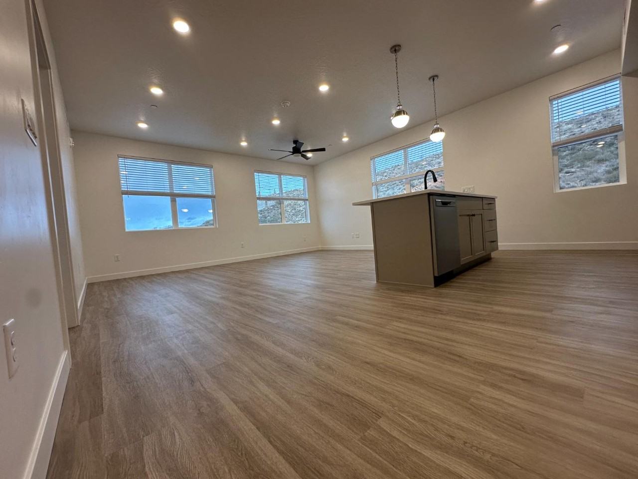 226 N Cliff Side Dr - Photo 5 of 18