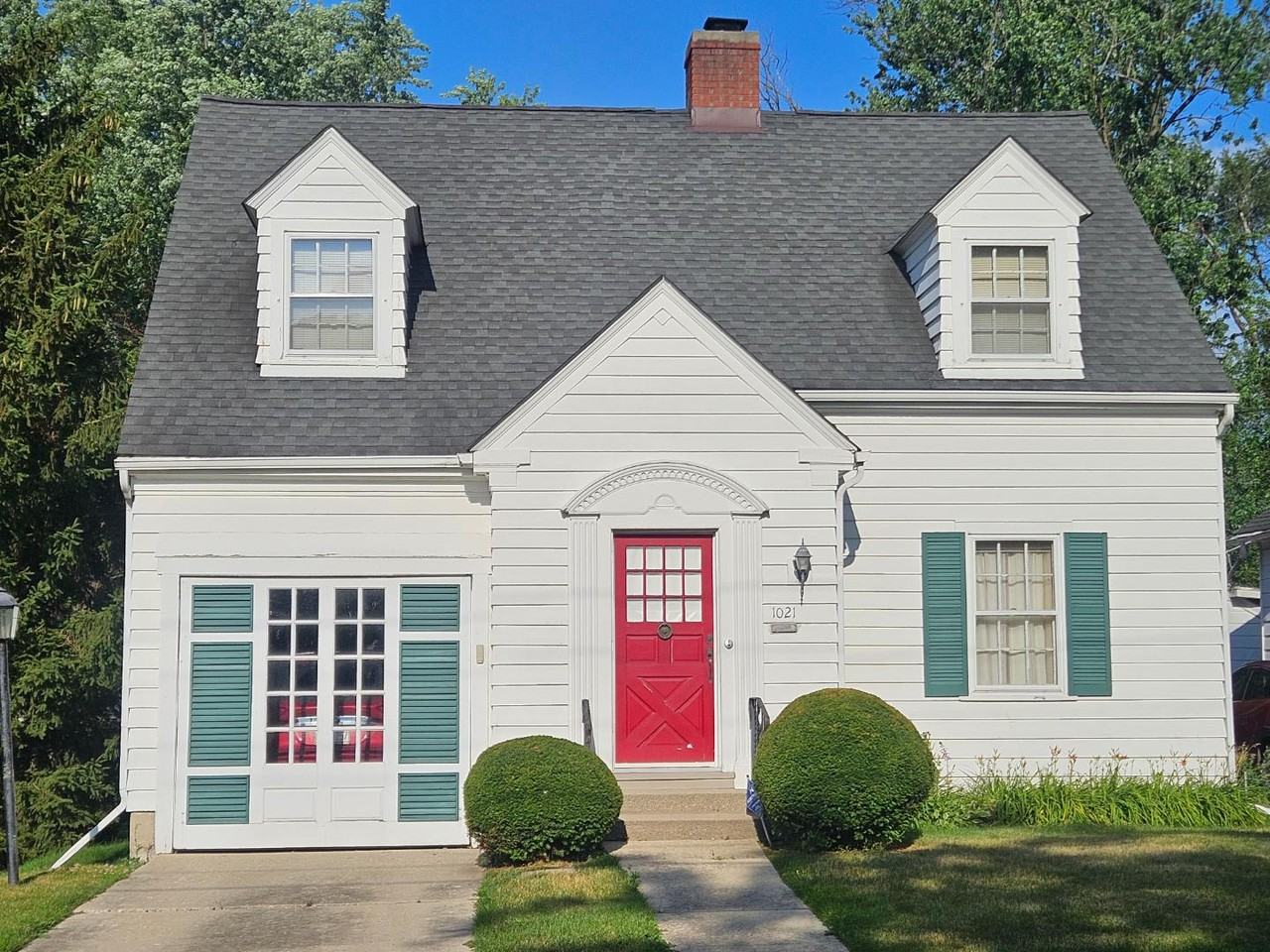 1021 Augusta Ave