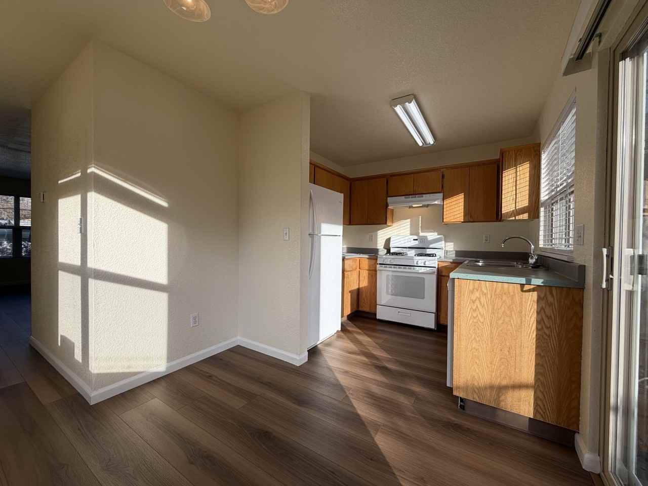 1598 Railroad Dr #D - Photo 6 of 40
