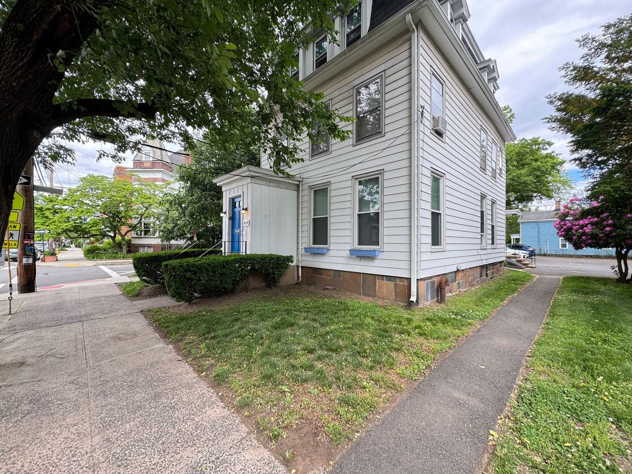 451 Orange St - Photo 2 of 4