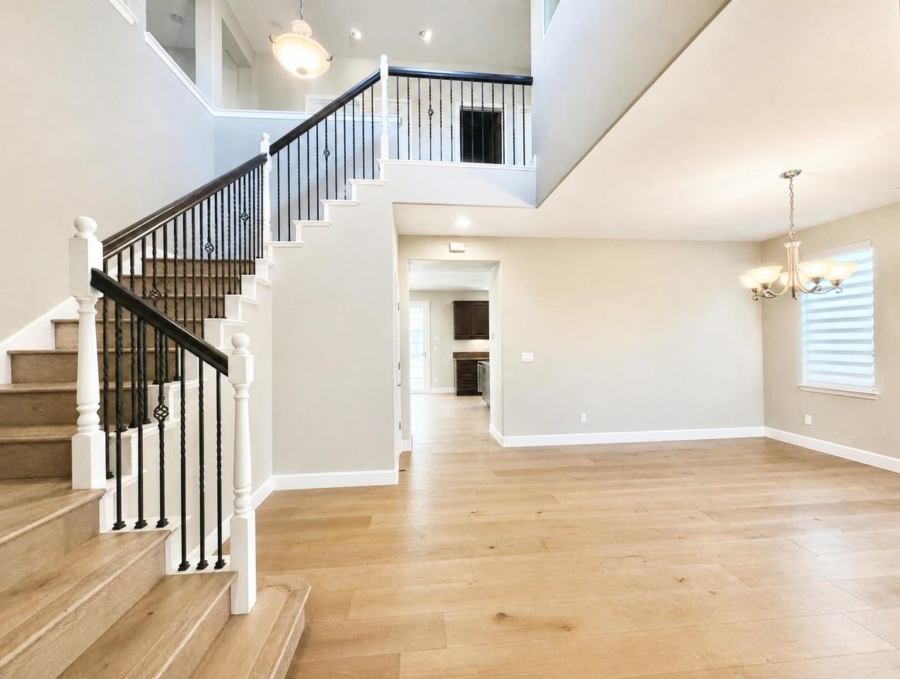 6238 Murdock Way - Photo 5 of 50