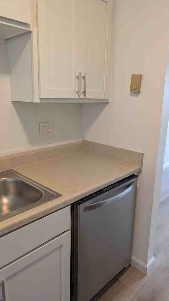 1133 Dunaway St #6 - Photo 7 of 11