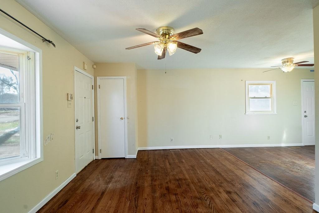 825 Se Eastgate Dr #1 - Photo 2 of 16