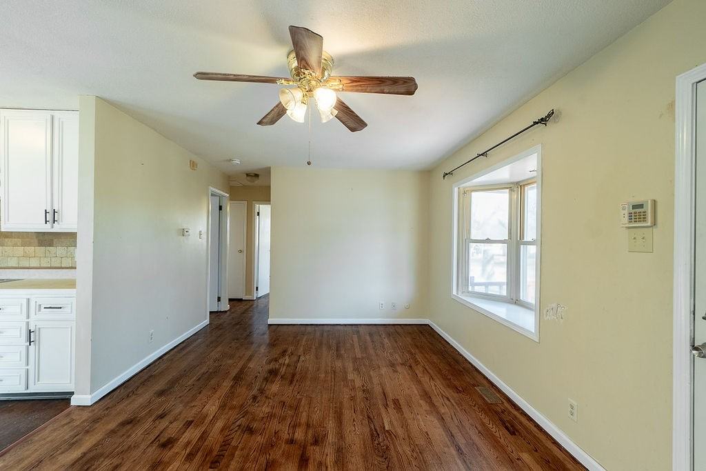 825 Se Eastgate Dr #1 - Photo 4 of 16