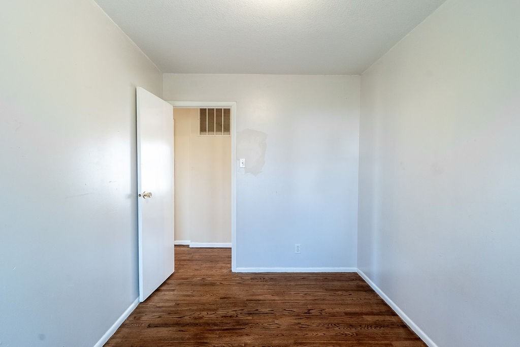 825 Se Eastgate Dr #1 - Photo 6 of 16
