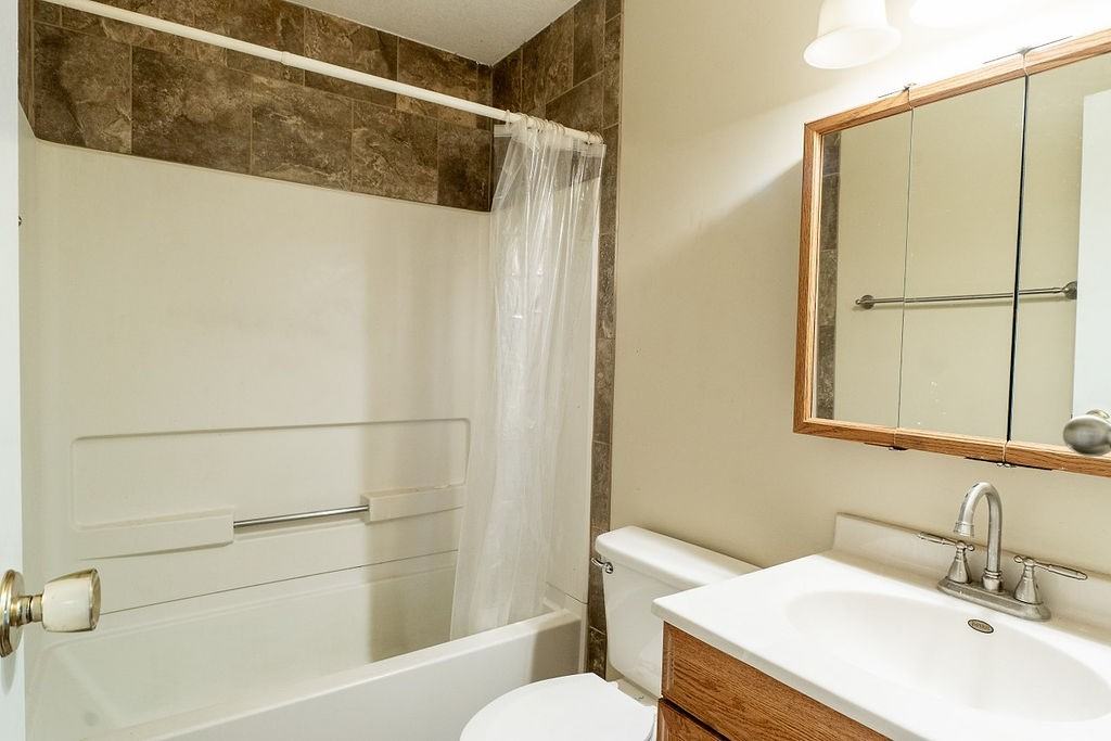 825 Se Eastgate Dr #1 - Photo 7 of 16