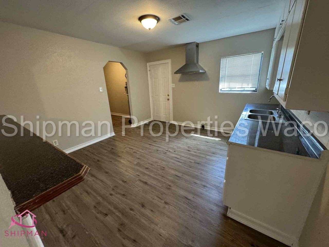 3301 N 20th St #1 - Photo 4 of 13